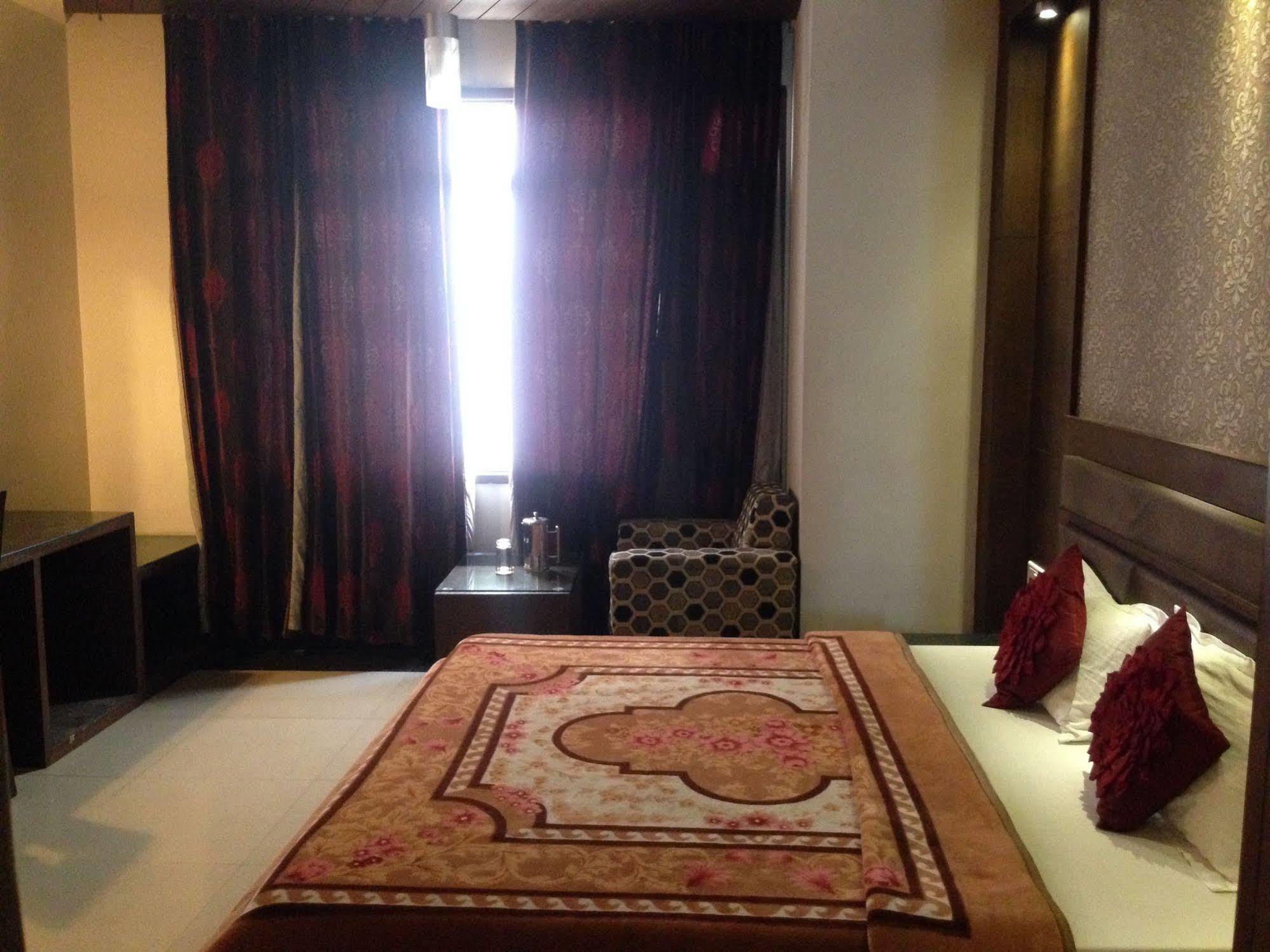 Namaskar Residency Hotel Amritszár Kültér fotó